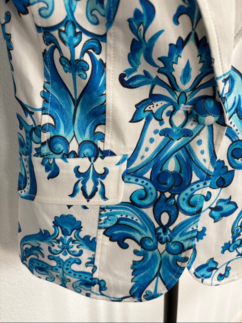 Guess by Marciano White Blazer with Blue Paisley Print - Picture 4 of 8